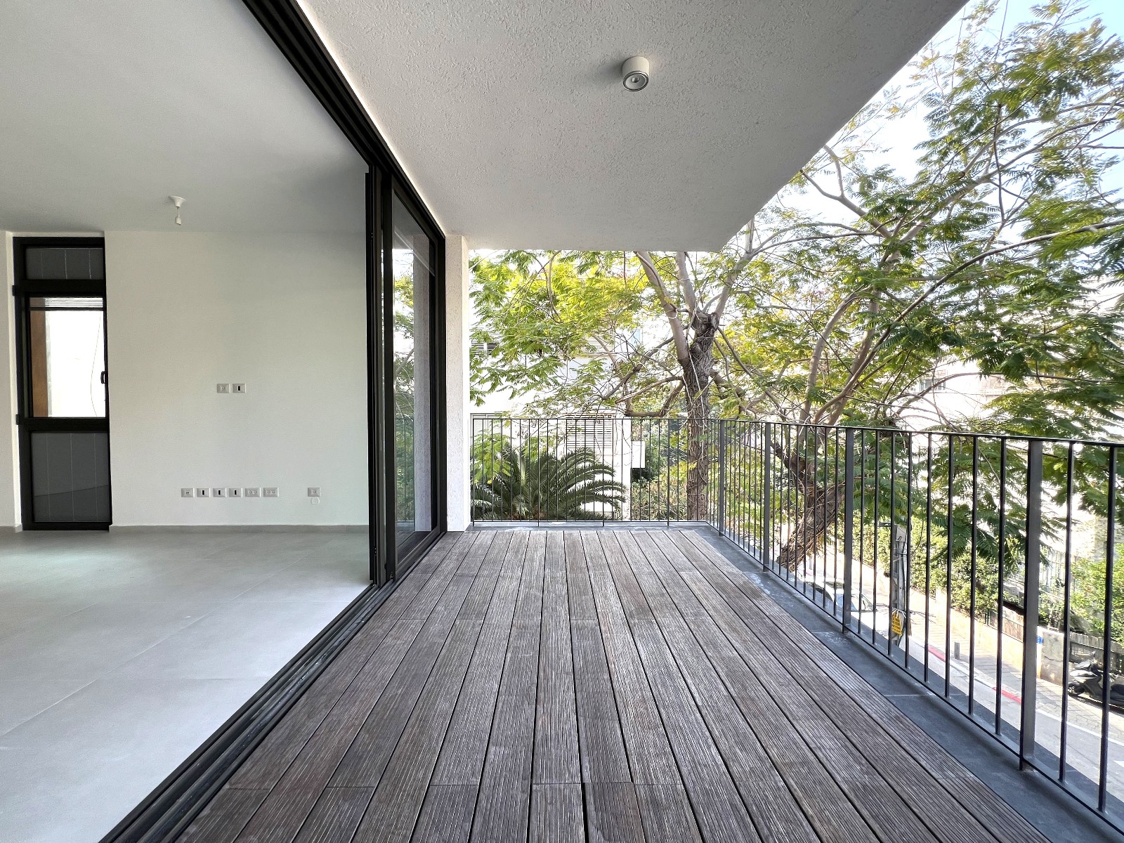 Brand-New Boutique Apartment with Balcony on Ahad Ha'am Street