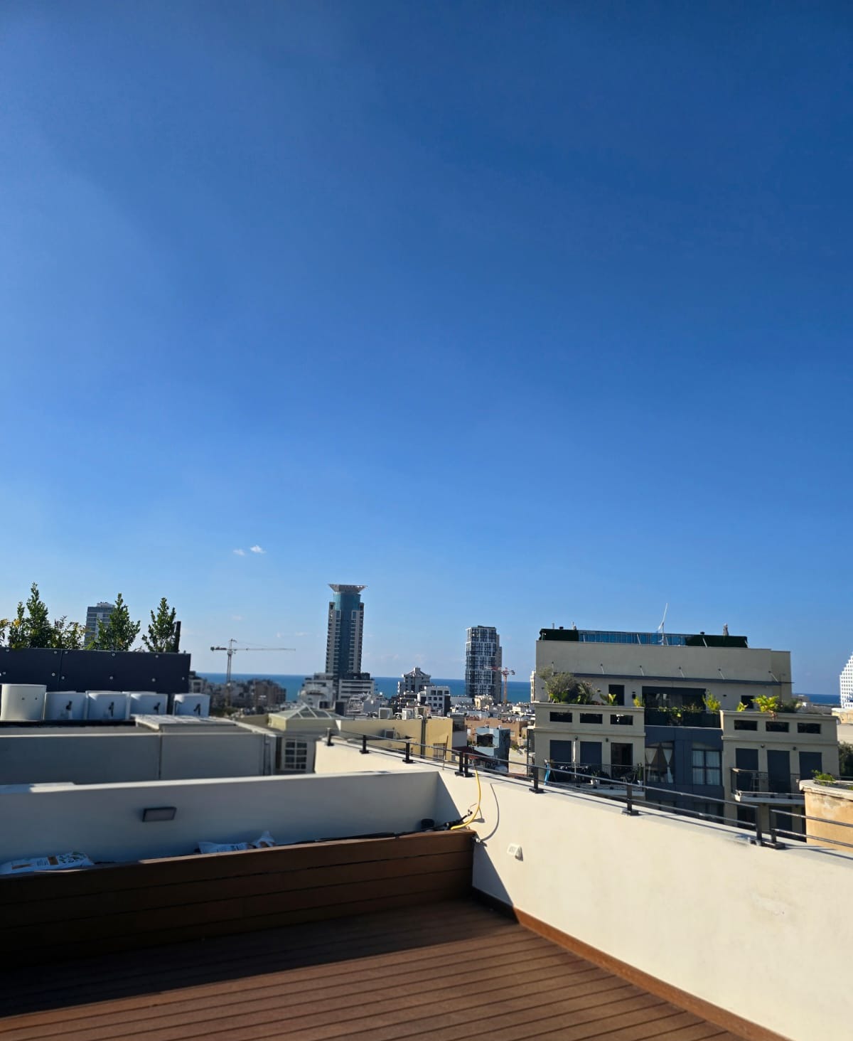 Luxury Duplex with Private Roof Deck and Jacuzzi on Nahalat Binyamin