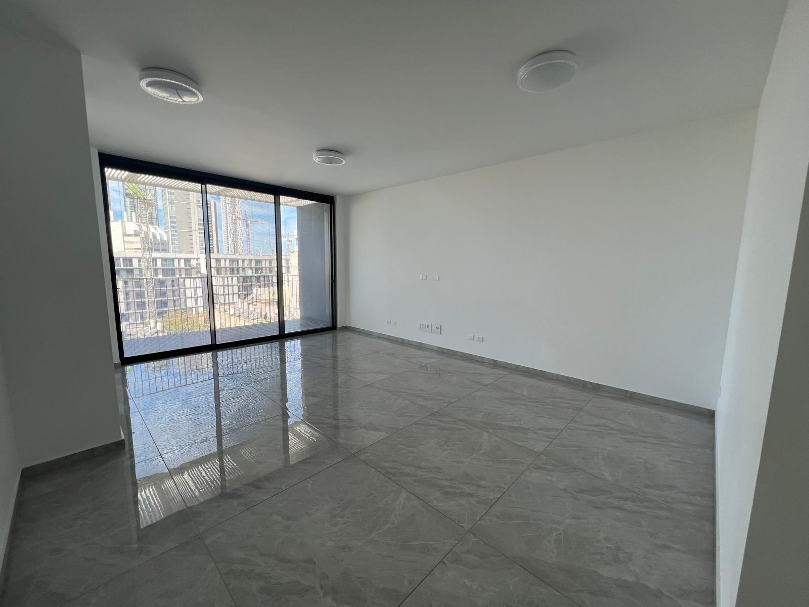 High-Floor 4-Room Apartment with Balcony near Kikar HaMedina