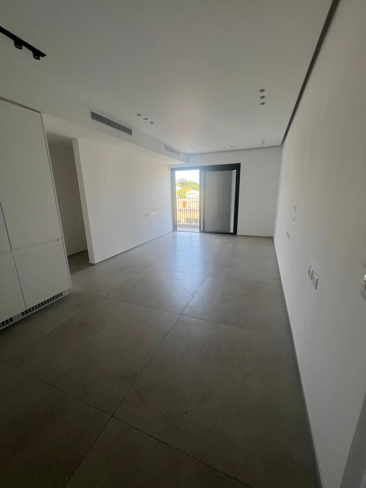 Bright 4-Room Apartment with Balcony and Parking on Ibn Gabirol Street