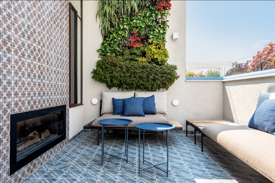 Designer Duplex Penthouse Near the Sea with Terrace, Old North