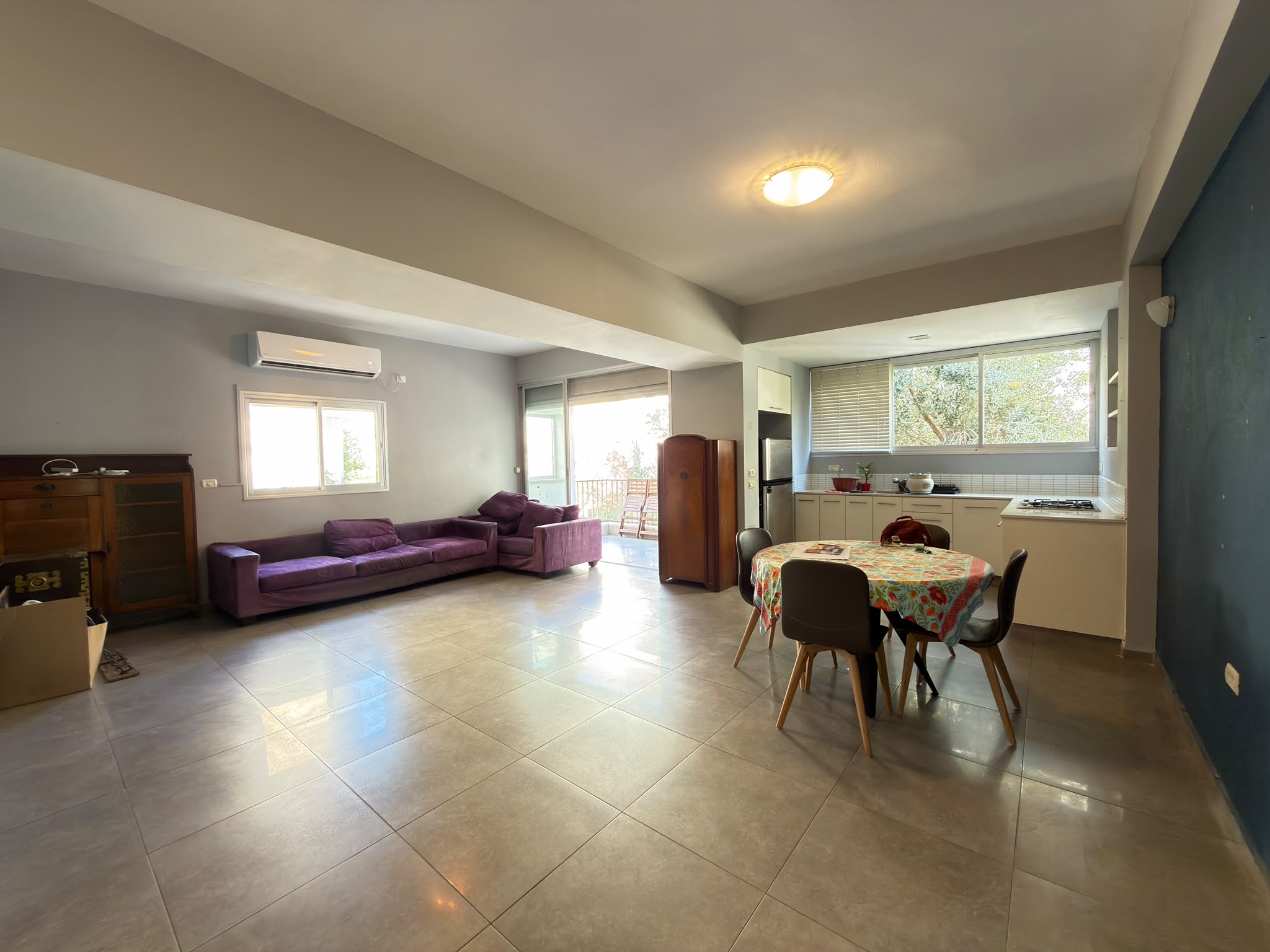 Bright 3-Room Apartment with a Green Balcony in the Heart of Tel Aviv
