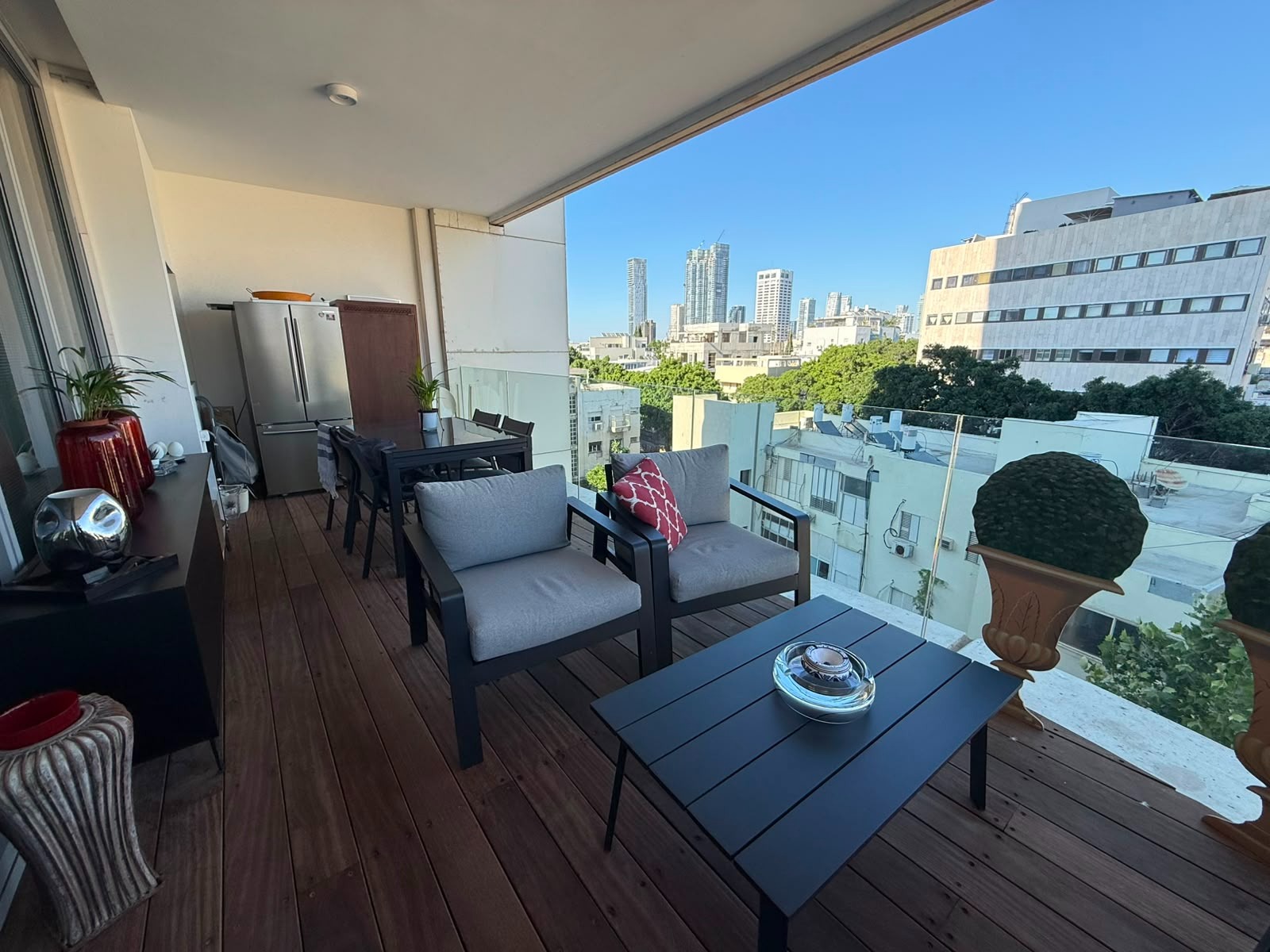 Architect-Designed 2.5-Room Apartment with a Sun Terrace in the Frishman Tower