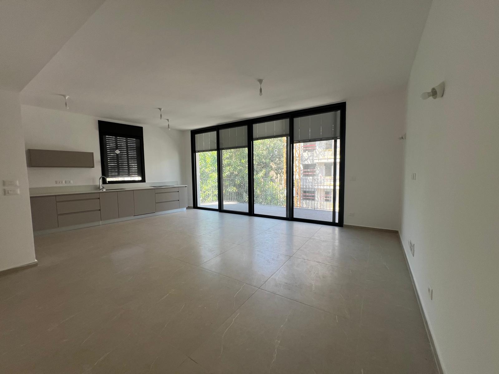 Spacious 5-Room Apartment with Balcony and Parking near Kikar HaMedina