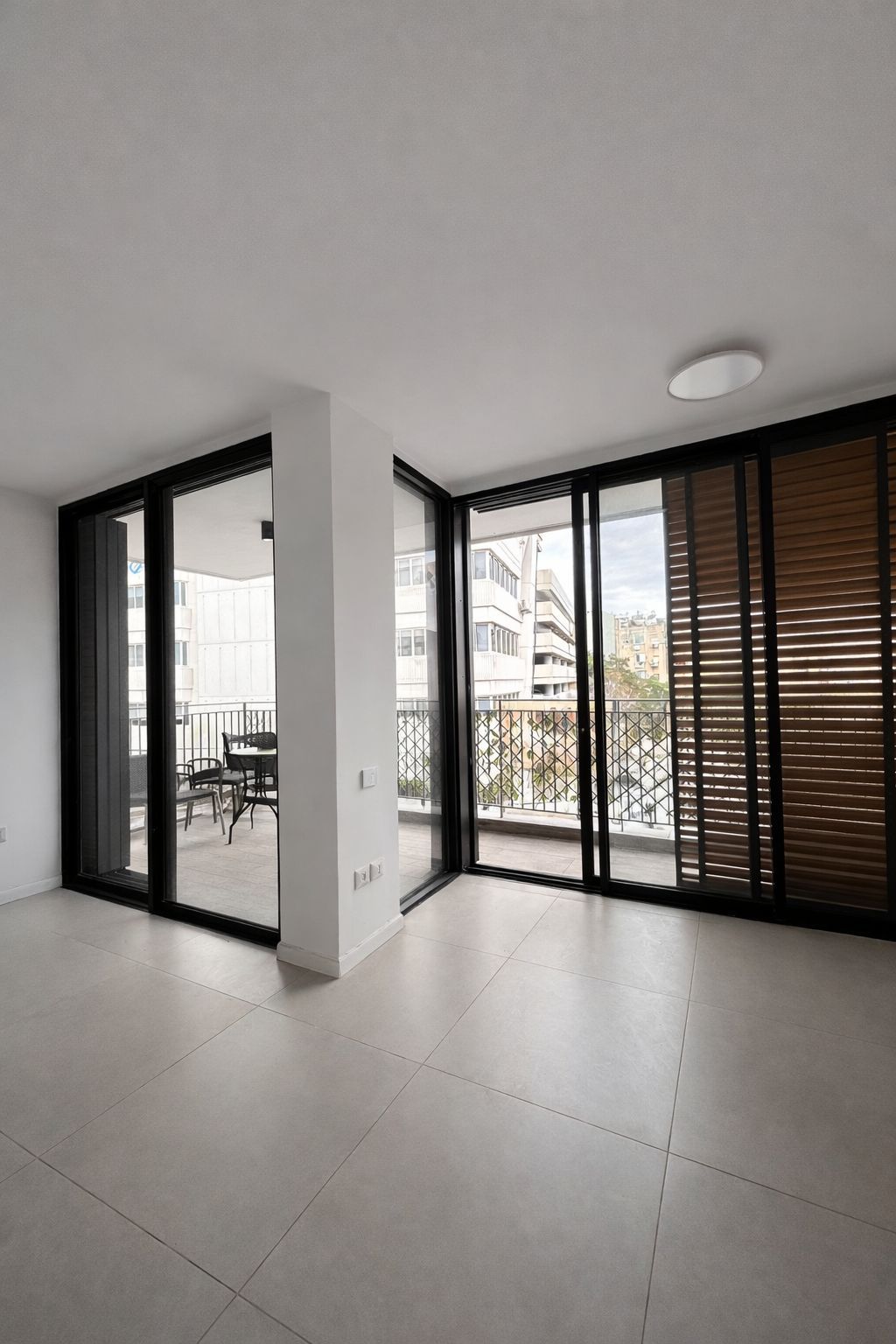 Renovated 3.5-Room Apartment with Sun Balcony on Druyanov Street
