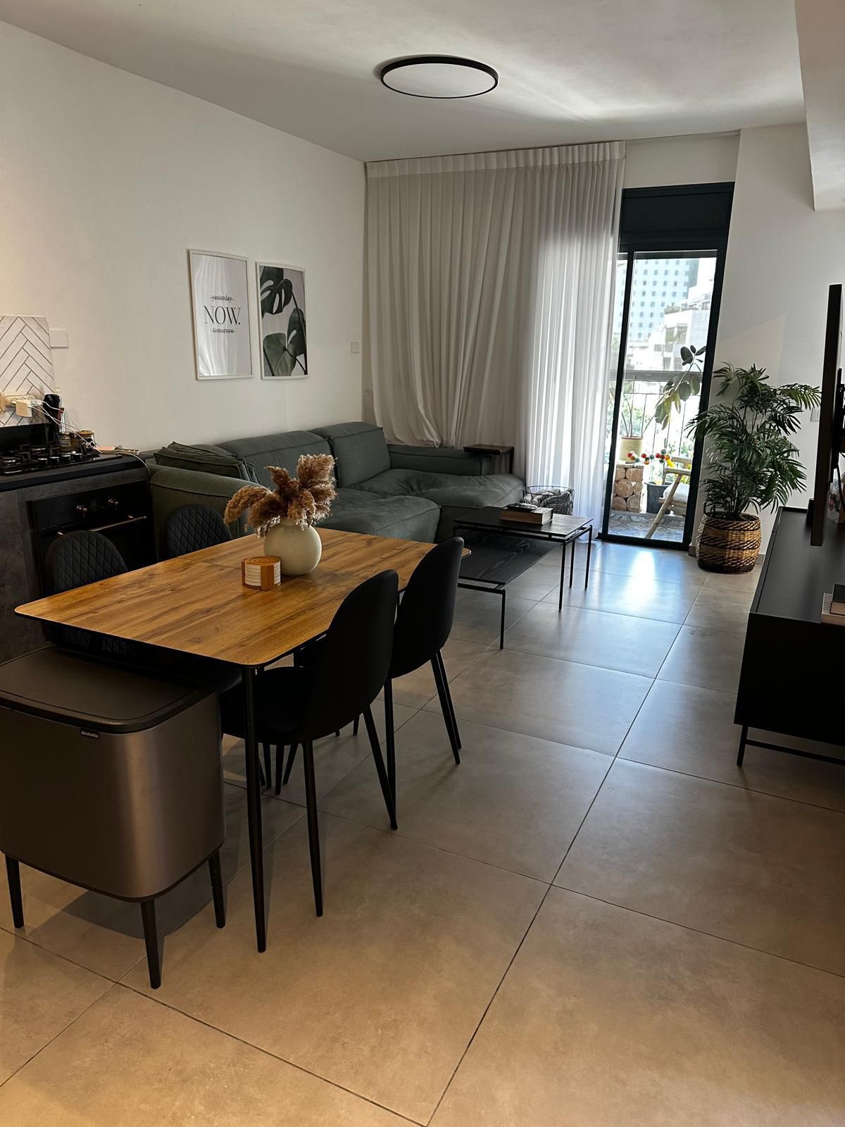 3.5-Room Apartment with a Balcony and Sea Glimpse on Yermiyahu Street