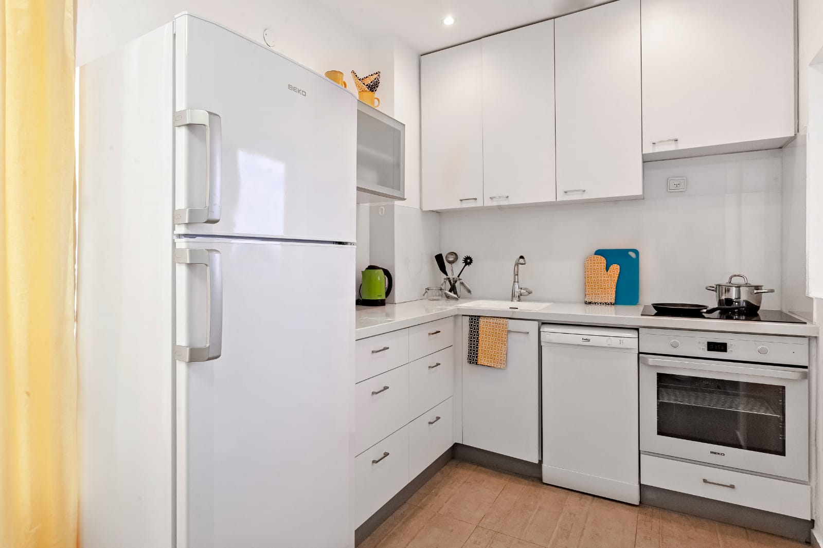 Beautiful Apartment Sea Executive Suites on the Beach (21)