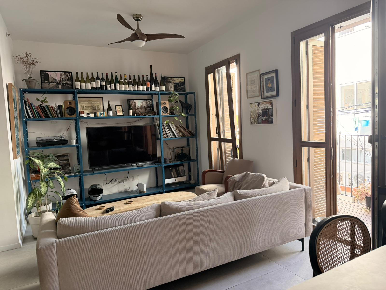 For Sale –beautiful 2 bedroom in a boutique high level building – Kerem HaTeimanim