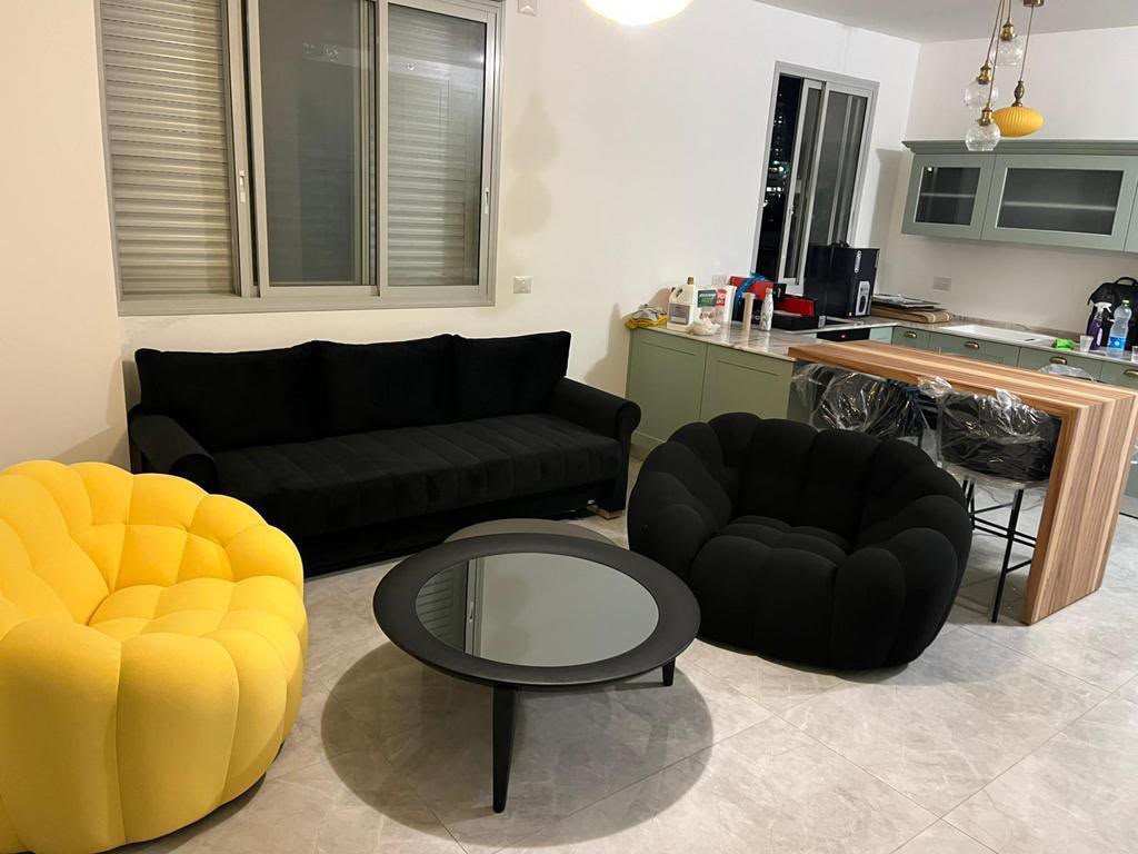 Modern One-Bedroom Apartment with Balcony on Dizengoff Street