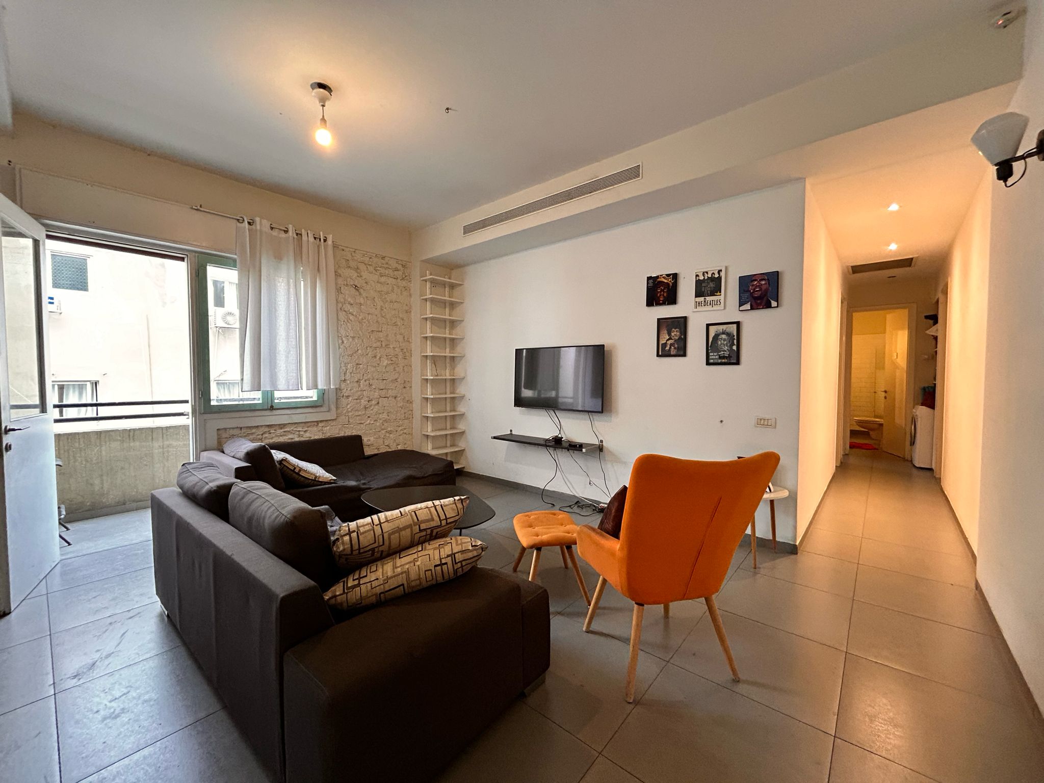 For sale: Stunning and spacious 4-room (3 beds) ap with amazing balconies!