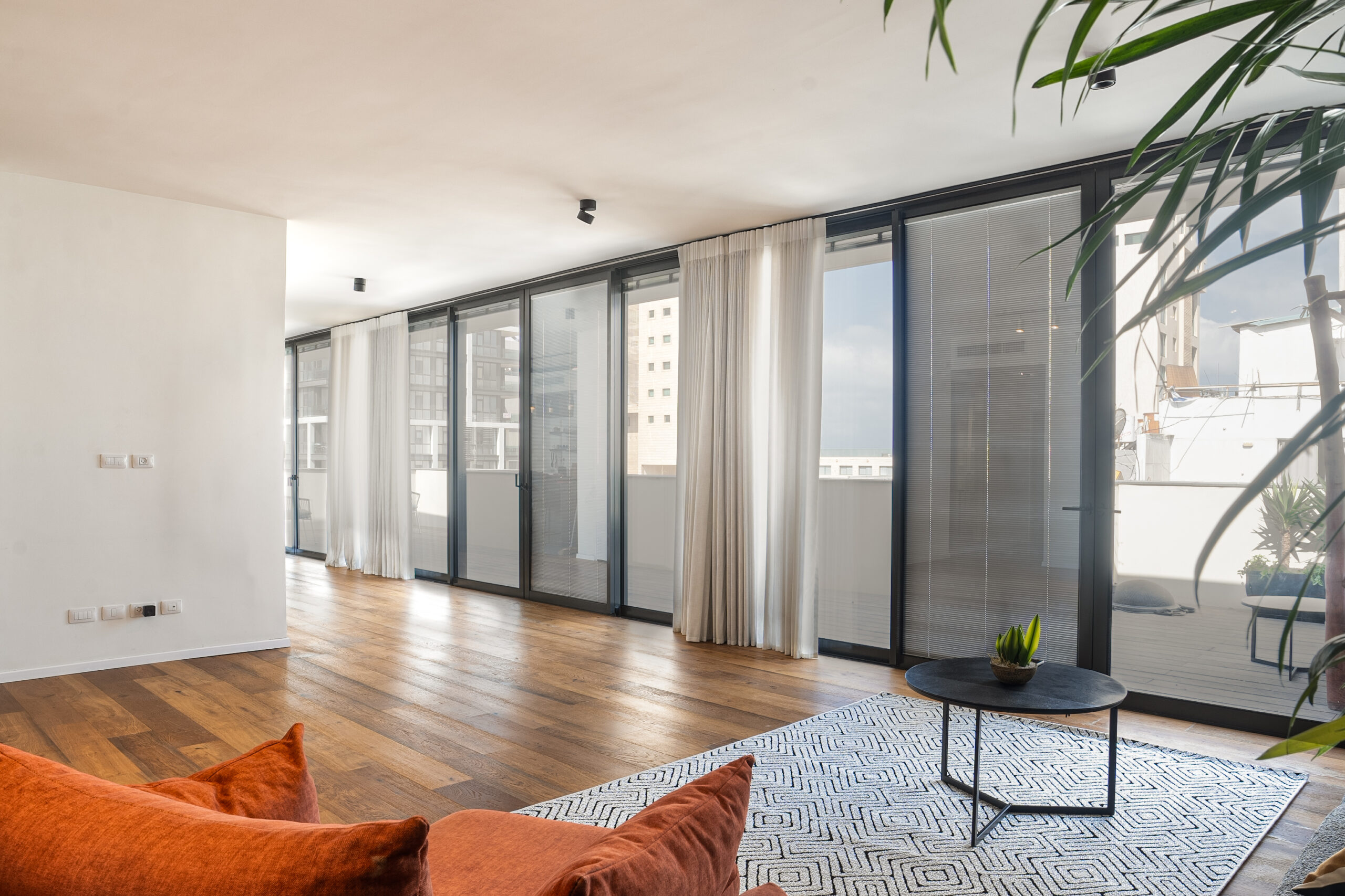 For Sale: Stunning penthouse in an exclusive building with a crazy view of the sea! (22)