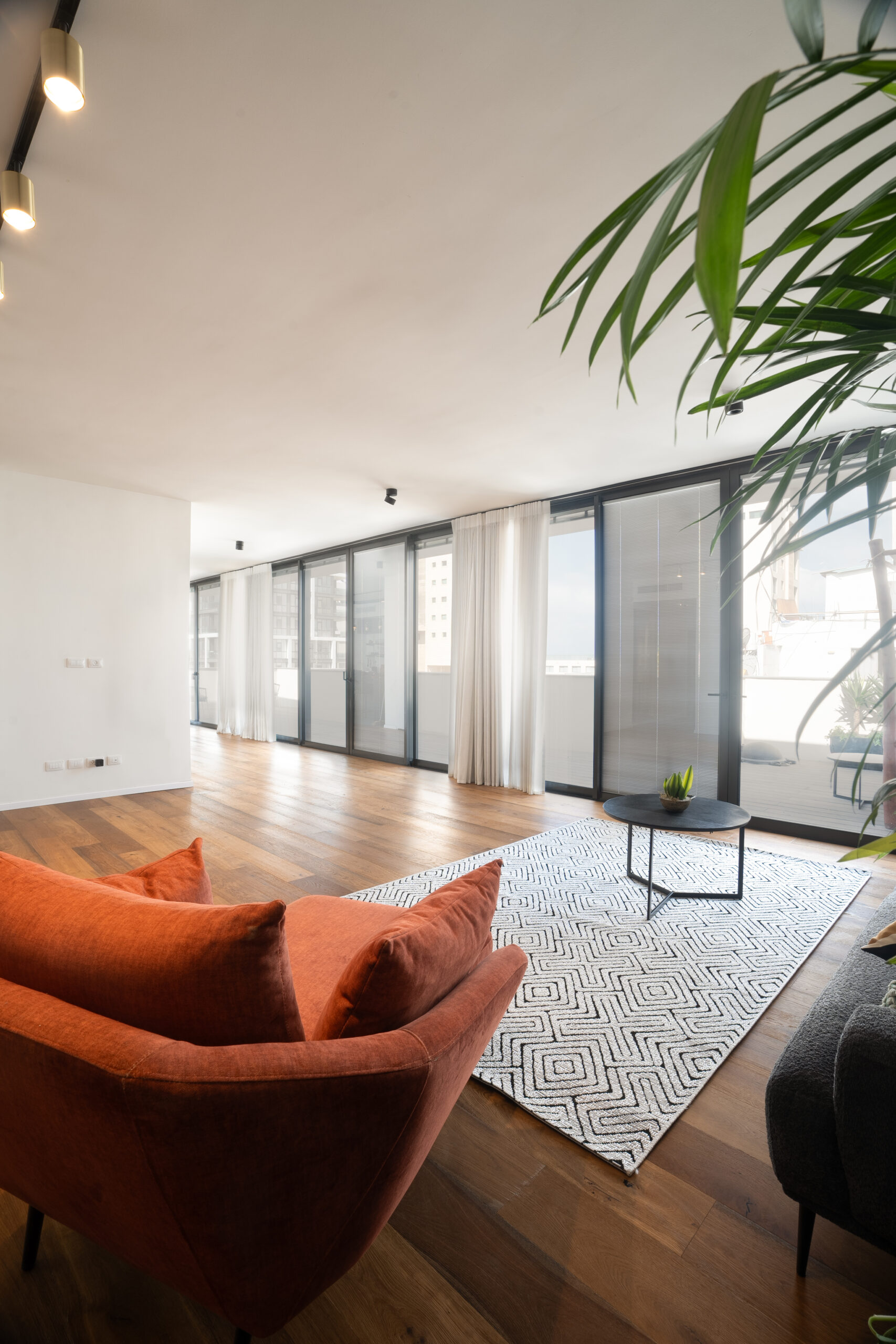 For Sale: Stunning penthouse in an exclusive building with a crazy view of the sea! (23)