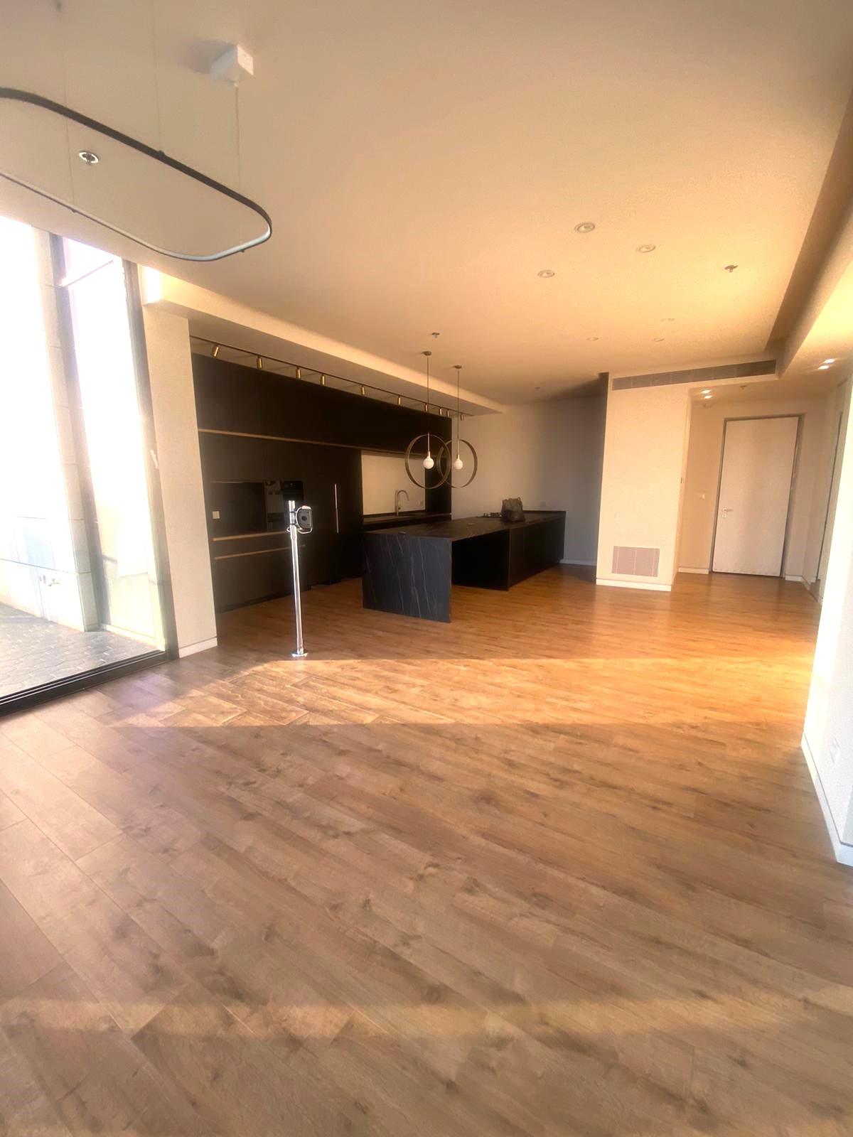 FOR SALE: Well-designed 3-bedroom apartment with an magical view of the 27th floor in the Gimnasia tower TLV!