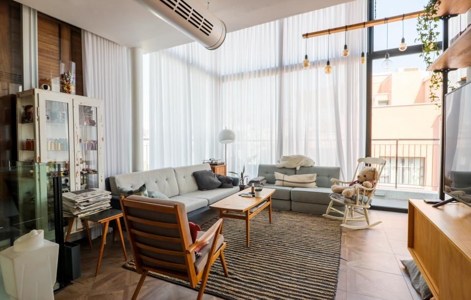 Fully furnished penthouse in a prestigious new house