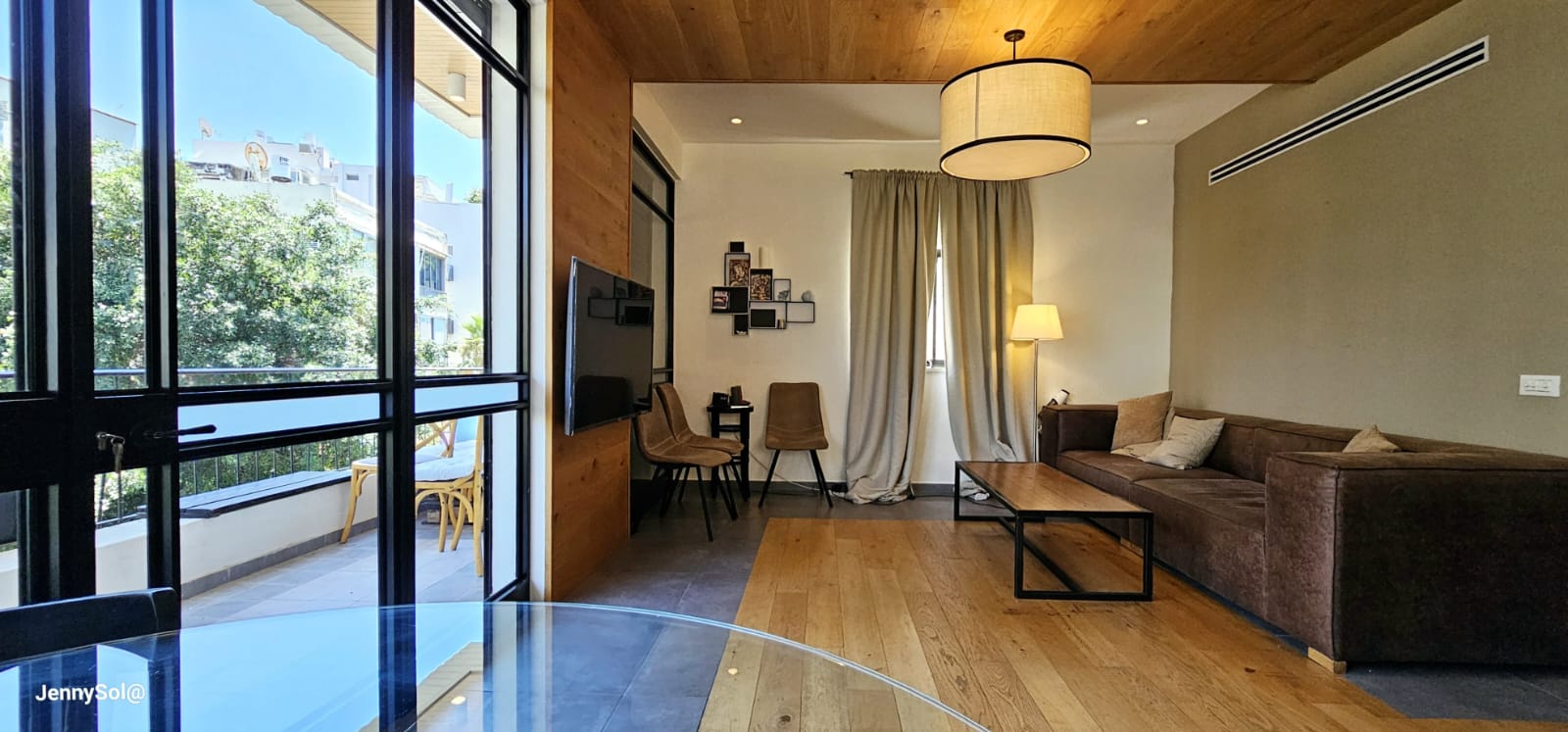 Fully Renovated 3-Room Apartment on Byron Street