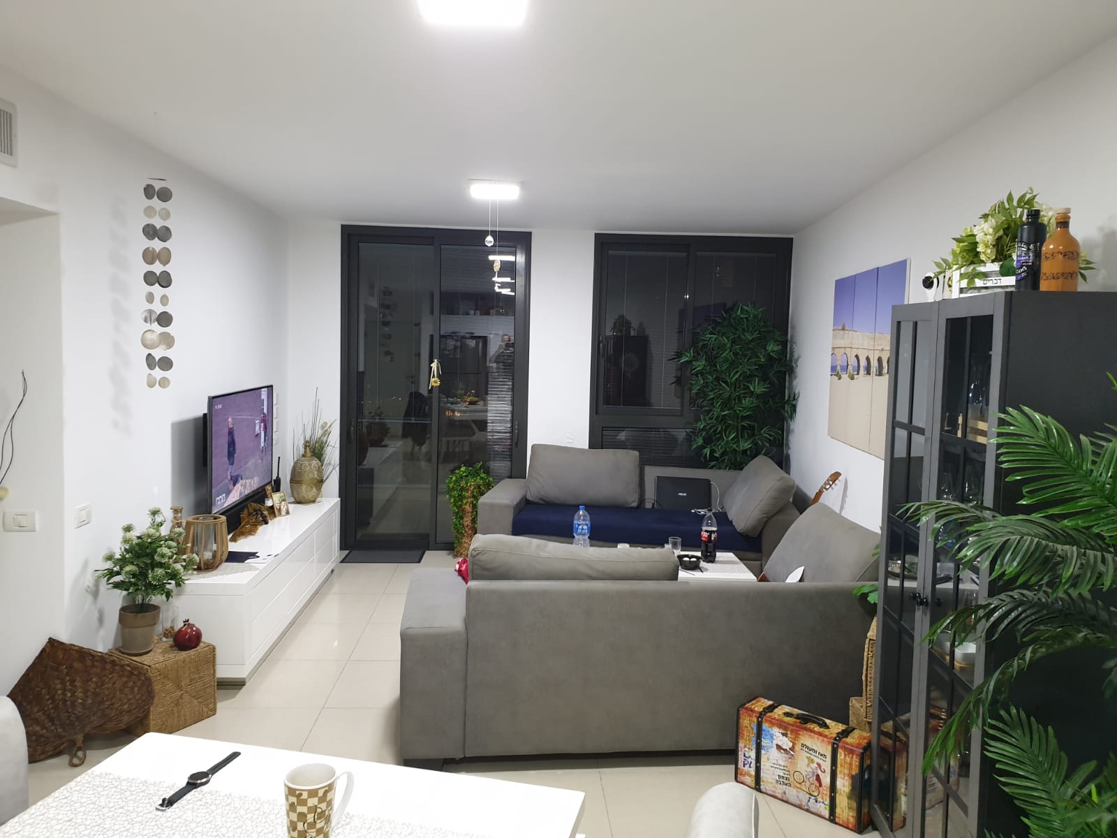 In a few steps from Trumpeldor beach, huge 4 bedroom apartment with terrace and parking