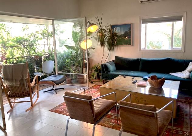 A beautiful, large and bright 4 bedroom apartment in a quiet street by Rothschild Boulevard