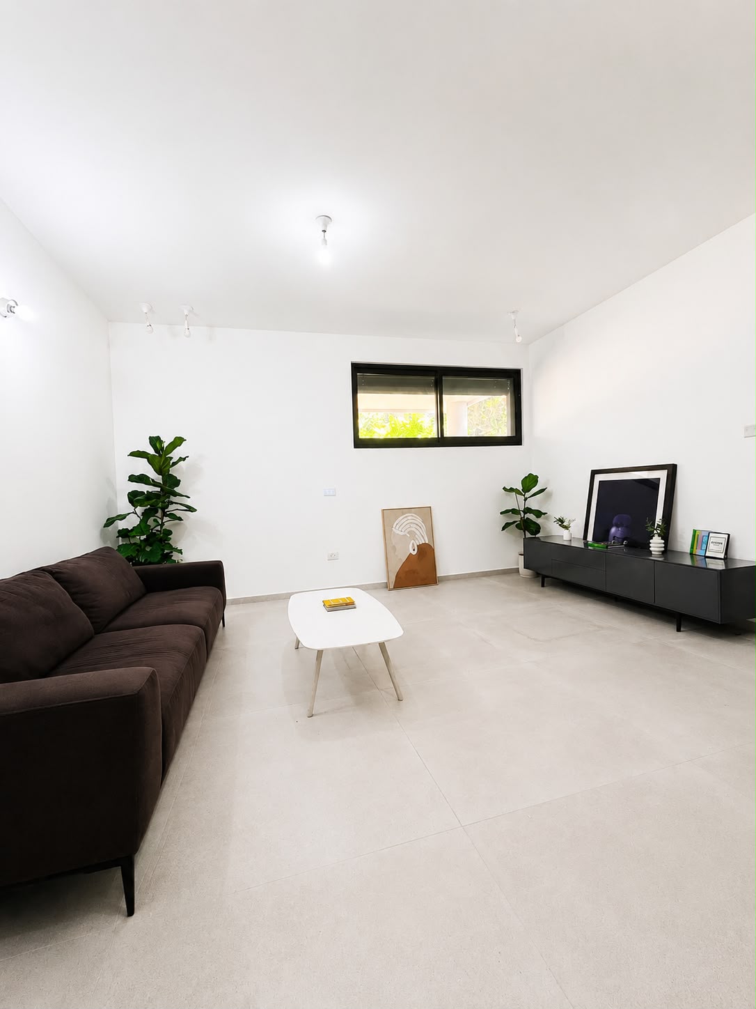 A fully designed and furnished 2-room apartment, in a new and prestigious building.