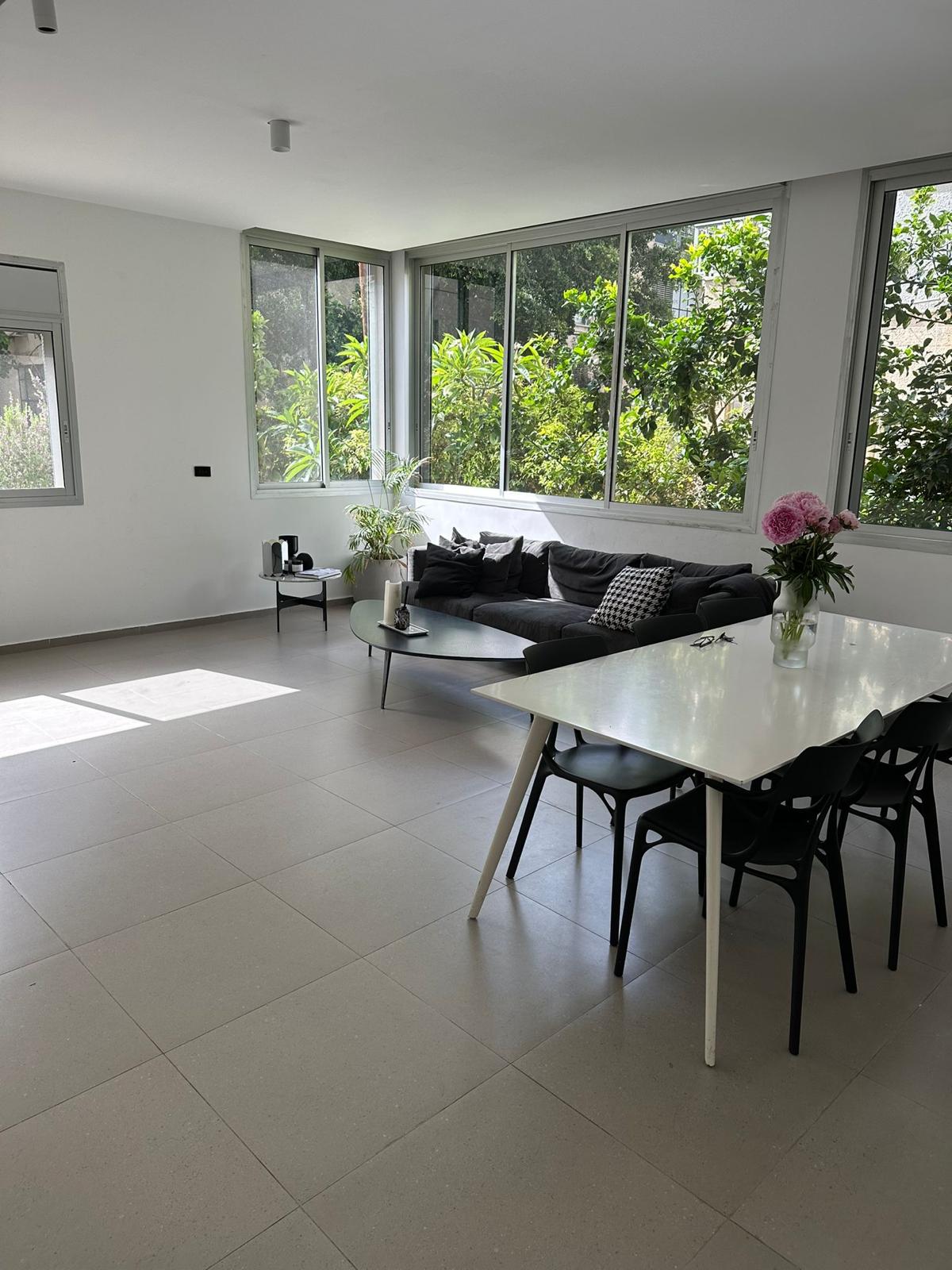 Beautiful Apartment with a Huge Garden Close to the Beach!!