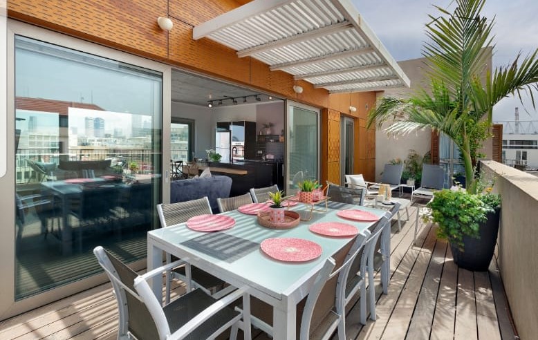 Exclusive 5-Room Penthouse in the Greek Market (21)