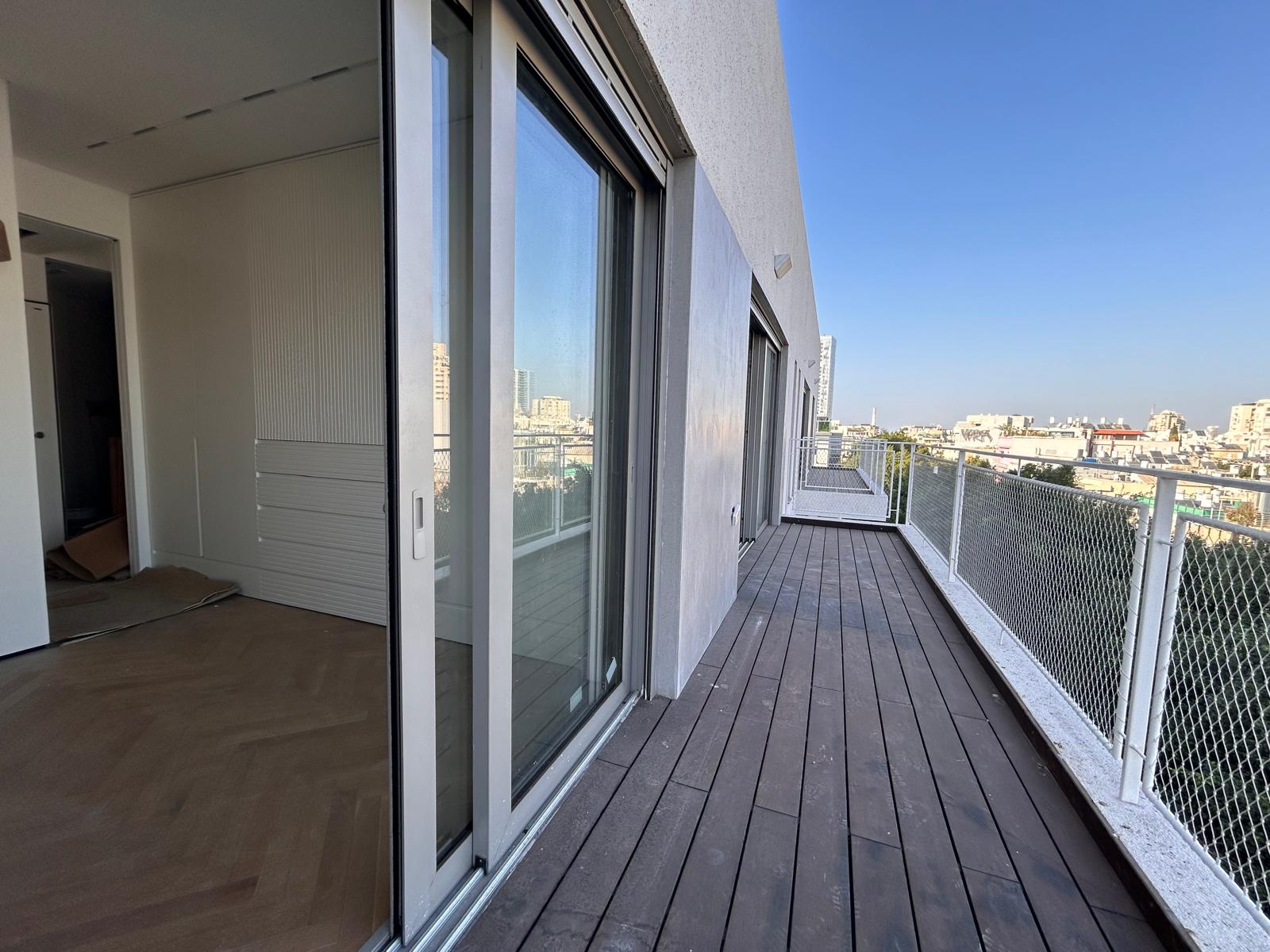 For Rent: 3 room apartment from a contractor with a large balcony, on Dizengoff st!