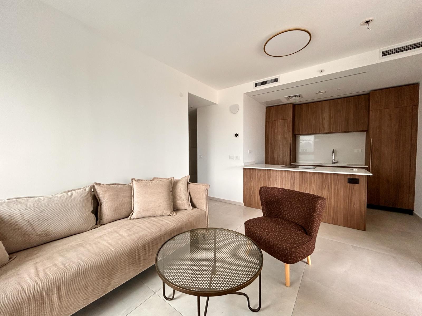 For Rent: An amazing 3-rooms (2 beds) apartment In the sought-after Da-Vinci Tower!