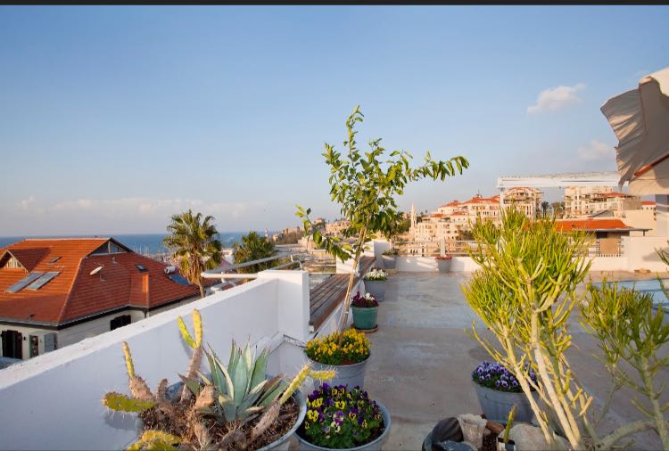 For Rent: Architecturally designed stunning 4 bedroom penthouse apartment with spacious rooftop balcony