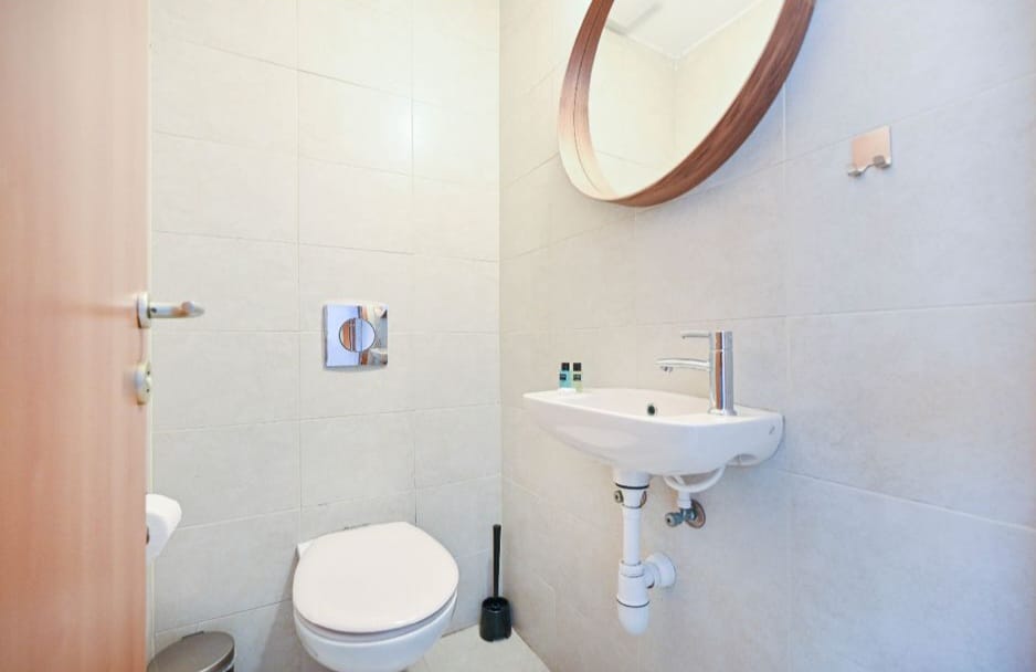 For Rent : Luxurious 4-room apartment with a sun terrace and a full view of the sea (18)