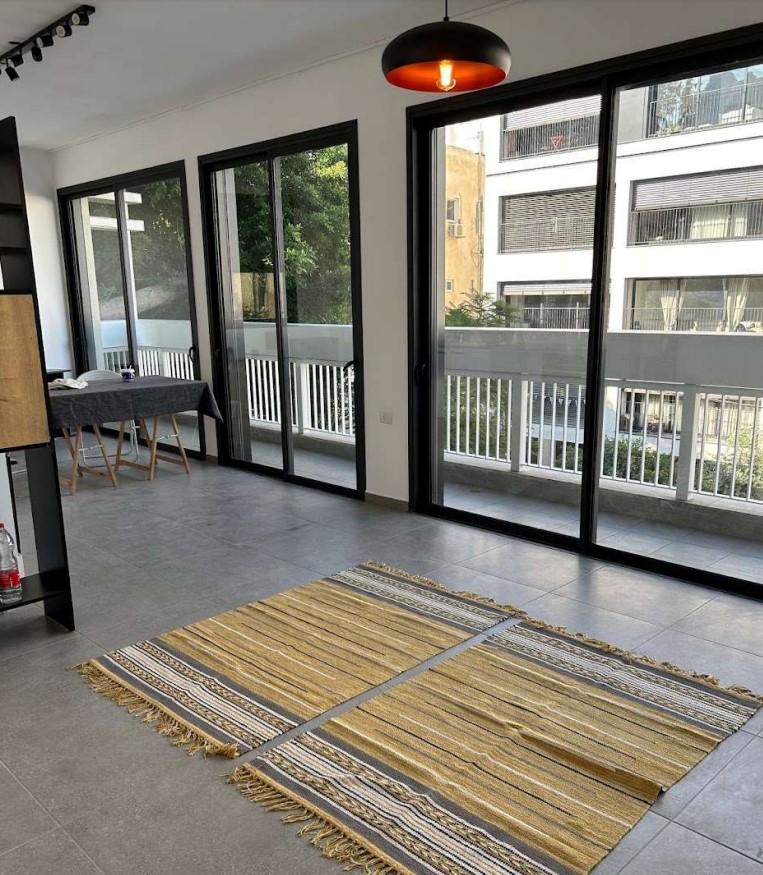 For rent : New, spacious and beautiful 3-room ap. with a stunning sun terrace and parking!