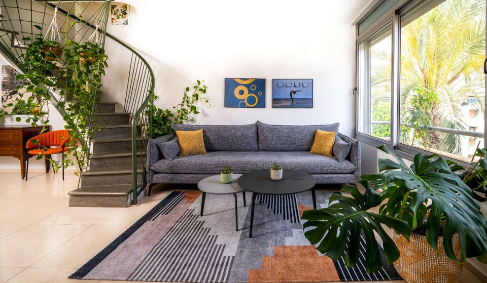 For Rent: Renovated and beautiful with lots of character rooftop duplex !