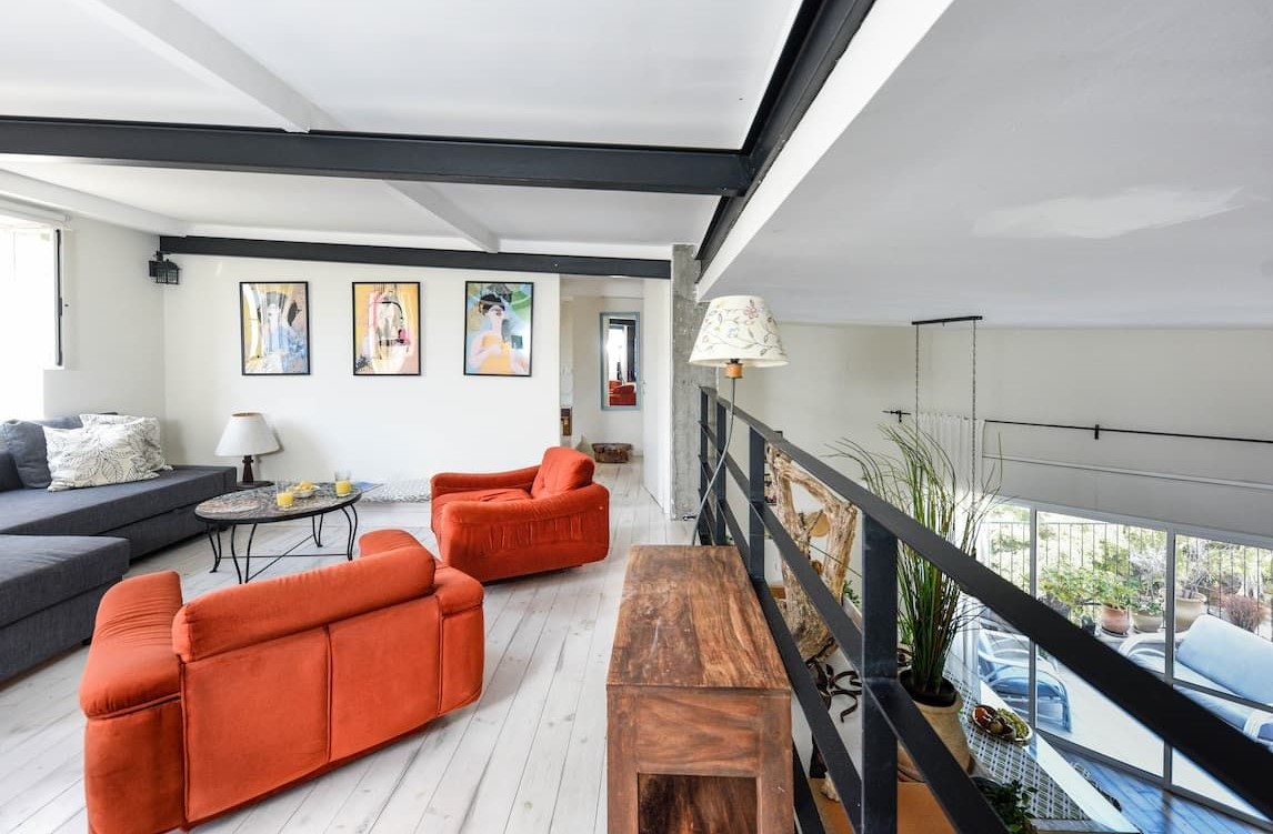 For Rent: Stunning, completely renovated 5-rooms (4 beds) Roof-Duplex
