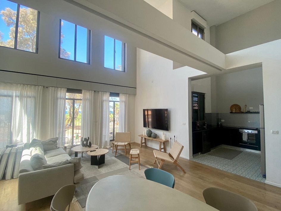 Huge two-storey apartment on the beach line