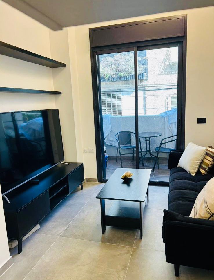 Modern 2-Room Apartment on Dizengoff Street