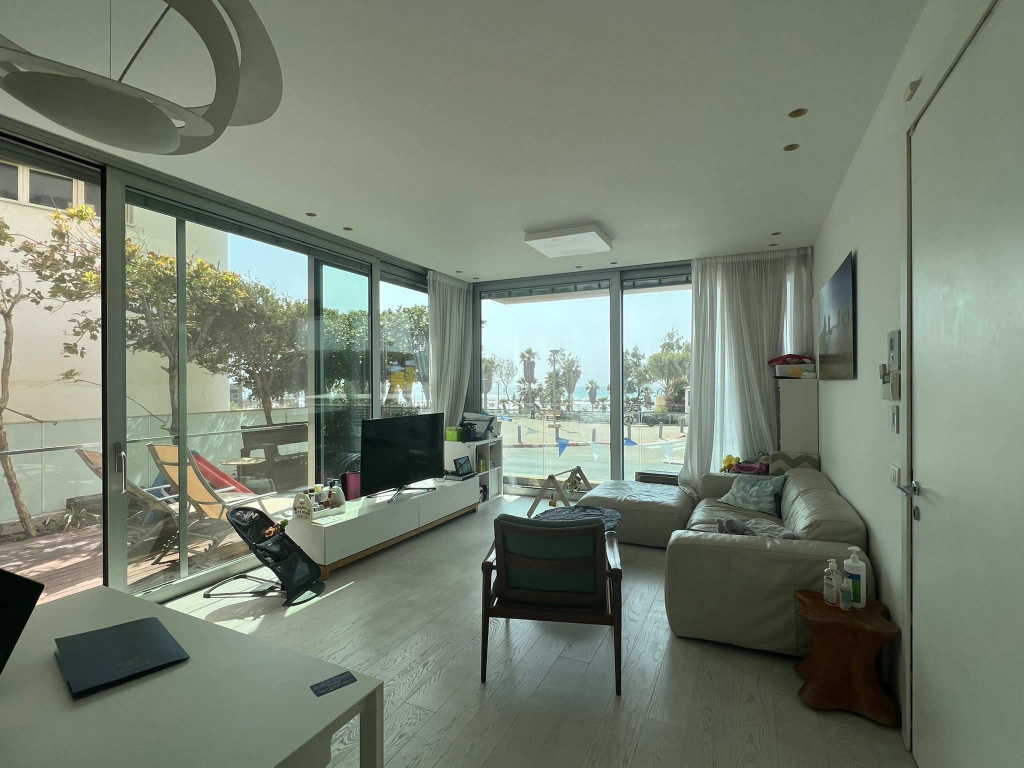 Stunning garden apartment with stunning sea views
