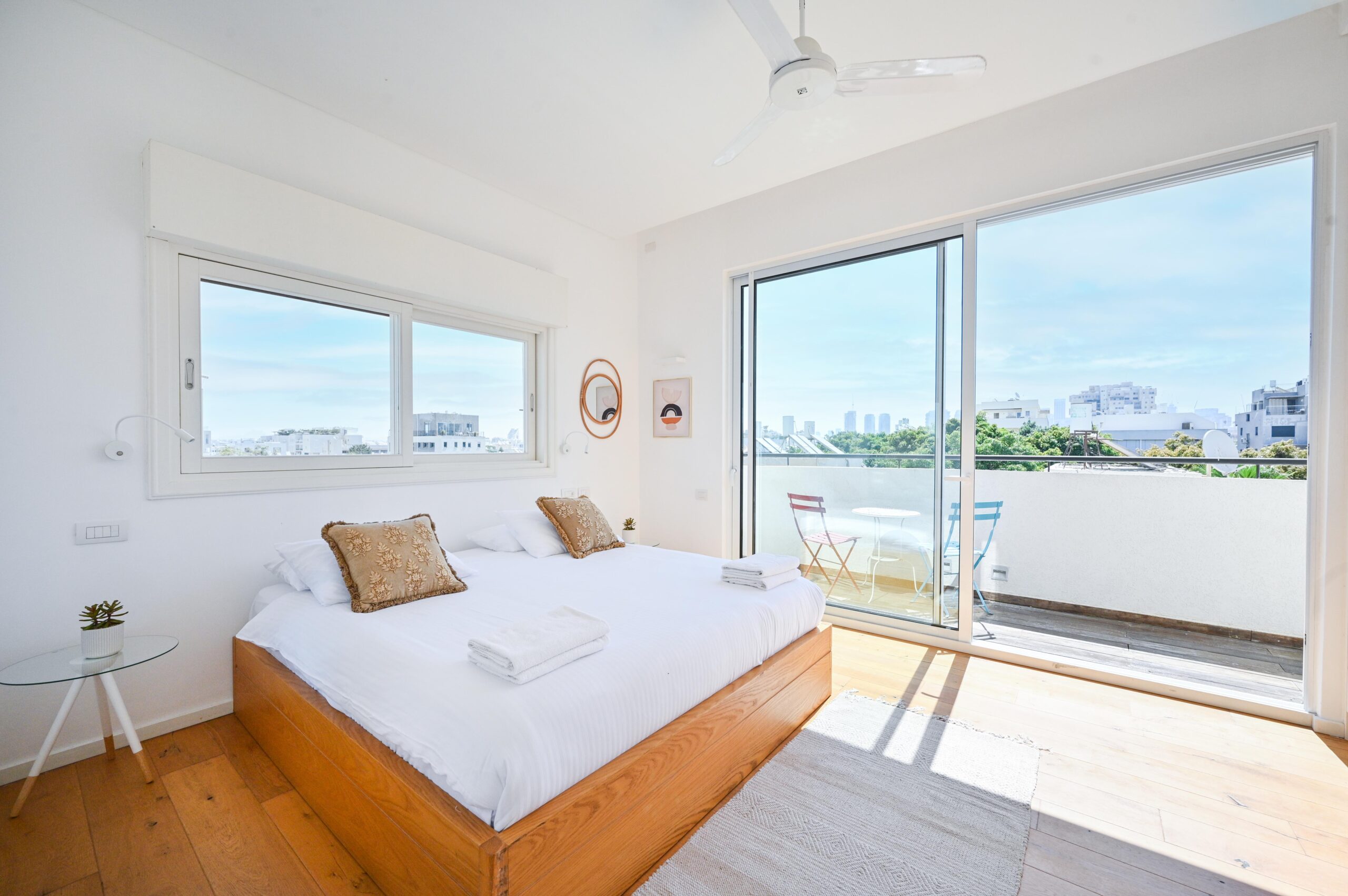 Stunning Penthouse Apartment in High-Standing Preserved Building On Ben Yehuda (23)