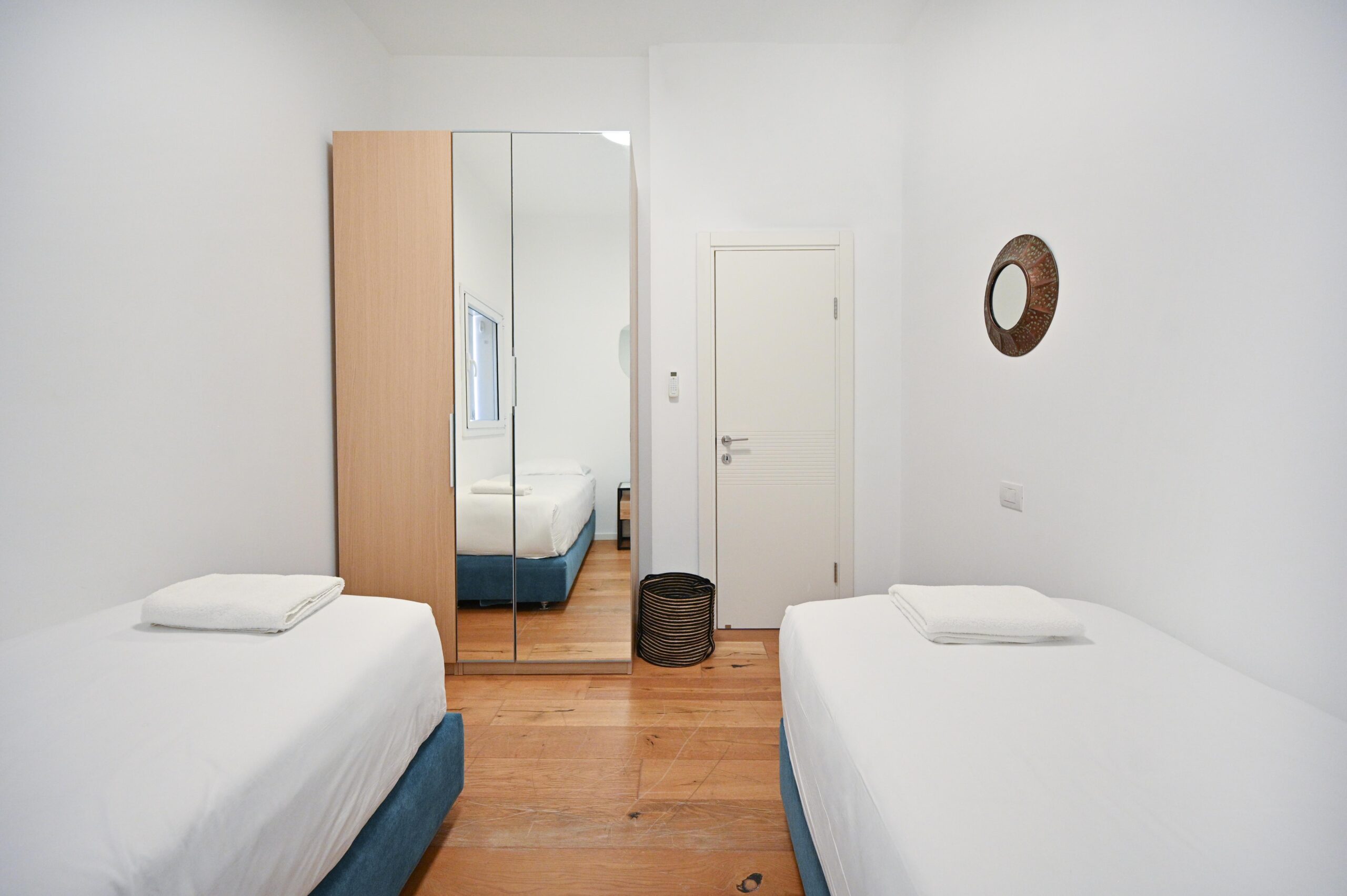 Stunning Penthouse Apartment in High-Standing Preserved Building On Ben Yehuda (26)