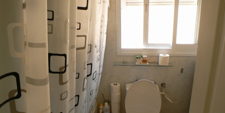 Michal 21- bathroom