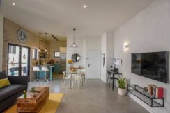 Spacious and beautiful 2 bedroom and 2 bathroom designed apartment on a quiet street by Dizengoff and Gordon