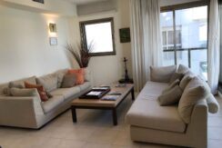 Huge and beautiful 3 bedroom apartment on Gordon Street with sea view