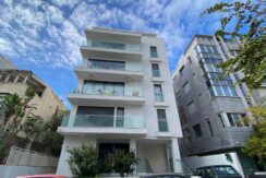 Brand new luxurious 3,5 BR apartment with a garden, parking and storage in North Tel Aviv