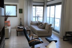 Huge and beautiful 3 bedroom apartment on Gordon Street by the beach
