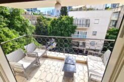 Amazing 2 bedroom apartment with balcony and green quiet view