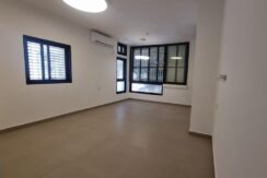 Just after full renovation, amazing 3 bedroom apartment by Dizengoff center