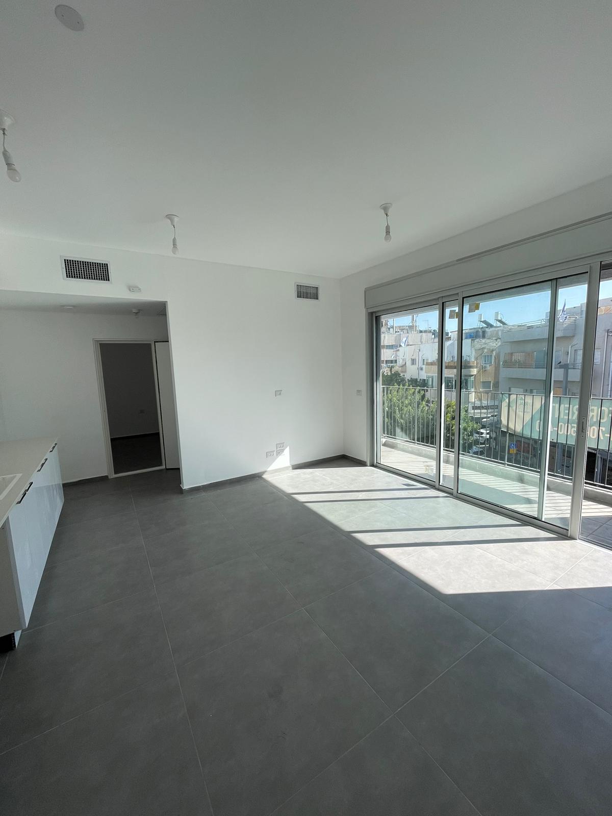 Amazing brand new 3-room apartment with Mamad and balcony in Levontine neighborhood