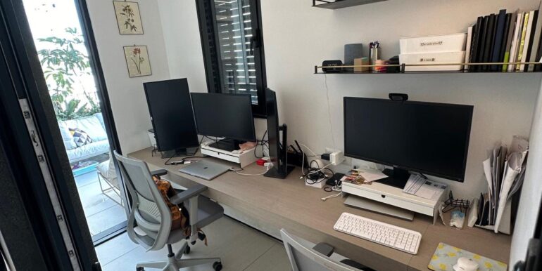 1d6c8824-106e-4105-a142-2d7a7447fb86