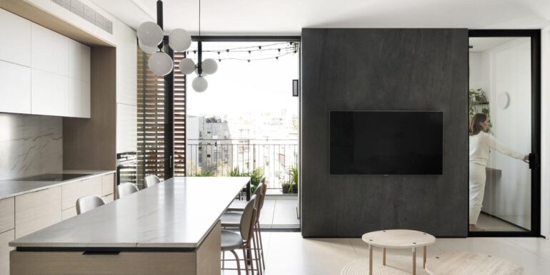 37dab0fb-9ab4-4ca0-ae68-794d3703c2f9