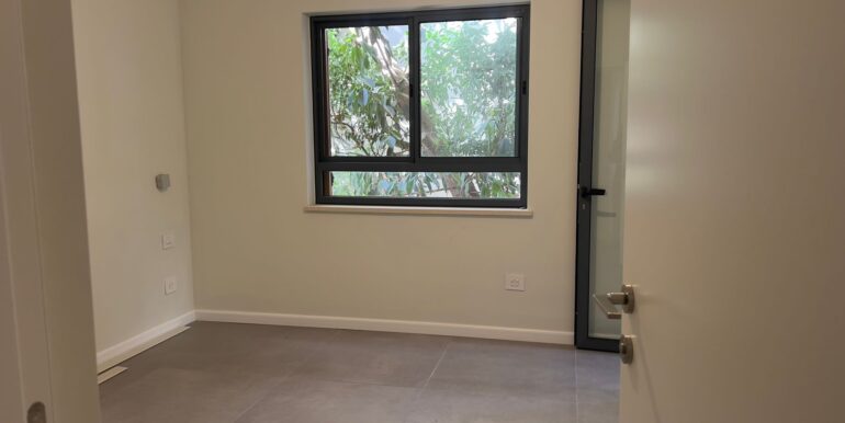 4b56de55-8f75-41ef-acb7-28d95813bb1a