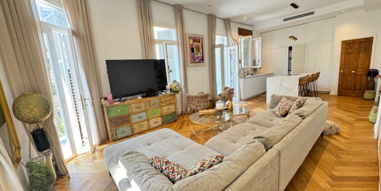 579f22b4-6672-4ffa-bb53-b35c5a1bb6a1