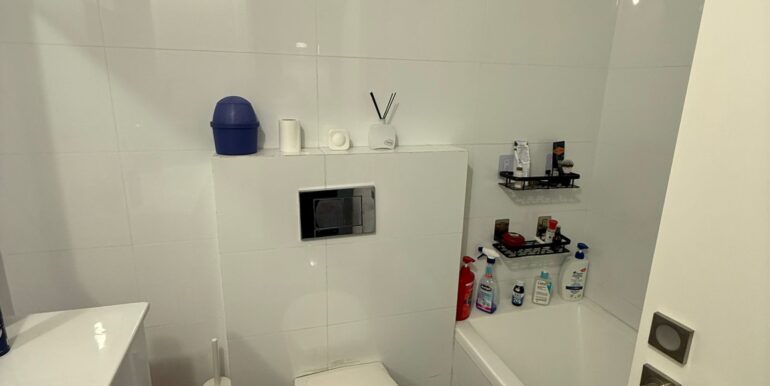 6584cfae-26a0-461a-af9e-600b3a2097b0