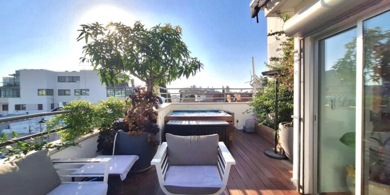 6d07de92-20c9-4c90-b33c-f62b827aa2be